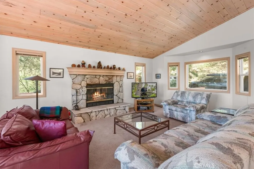 530 Villa Grove, Big Bear City, California 92314 — photo 4