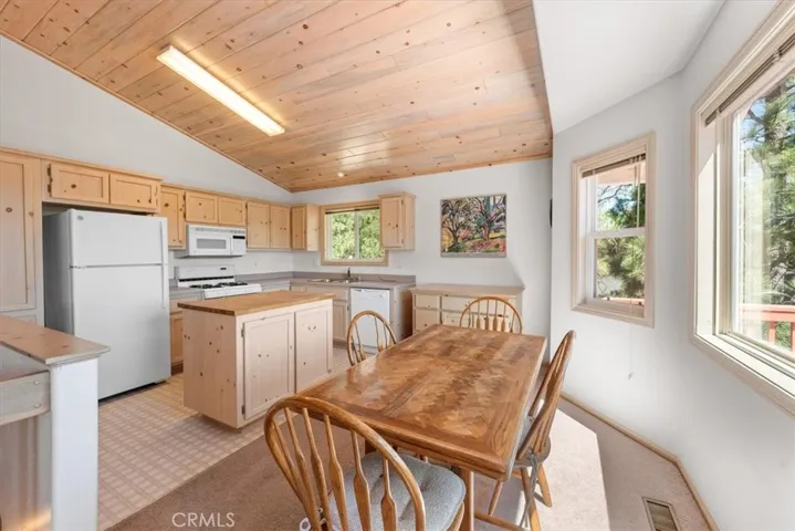 530 Villa Grove, Big Bear City, California 92314 — photo 5