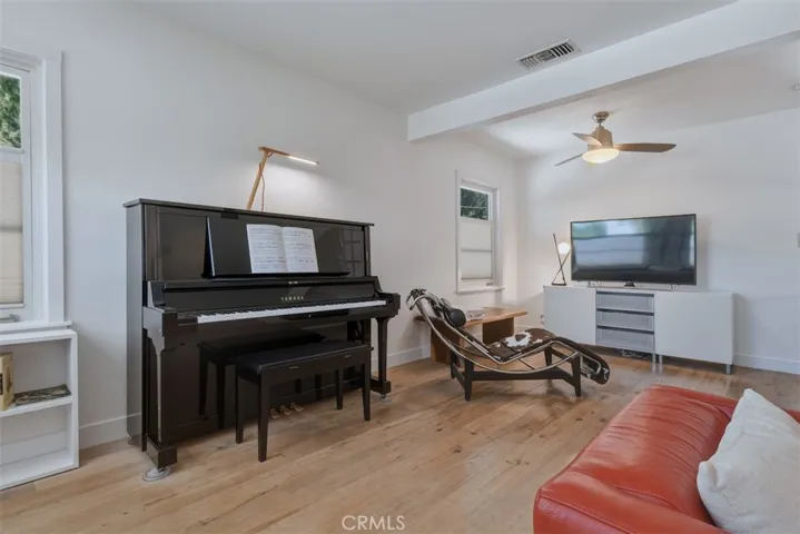5646 Norwich Ave., Sherman Oaks, California 91411