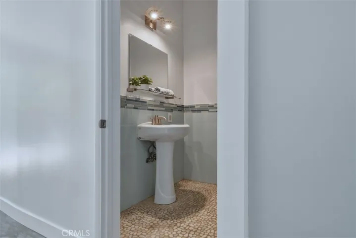 5646 Norwich Ave., Sherman Oaks, California 91411