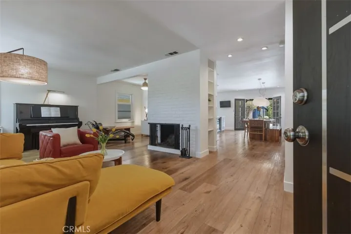 5646 Norwich Ave., Sherman Oaks, California 91411