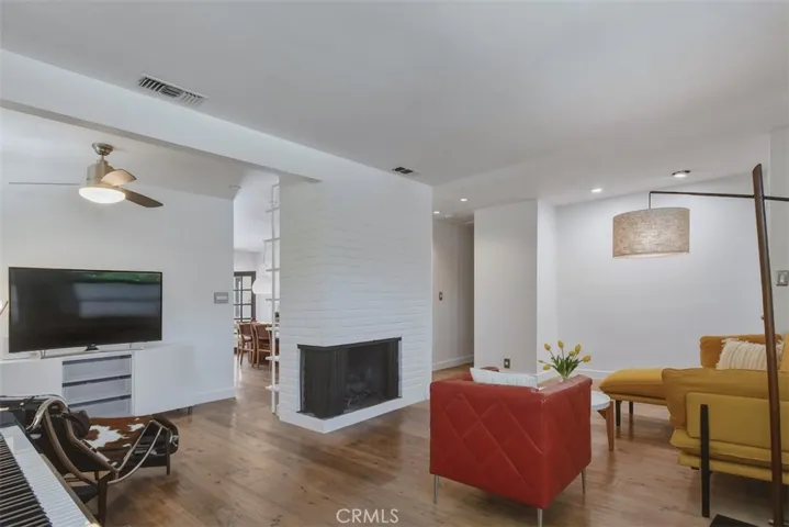 5646 Norwich Ave., Sherman Oaks, California 91411