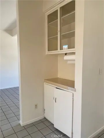 Kitchen cabinet
