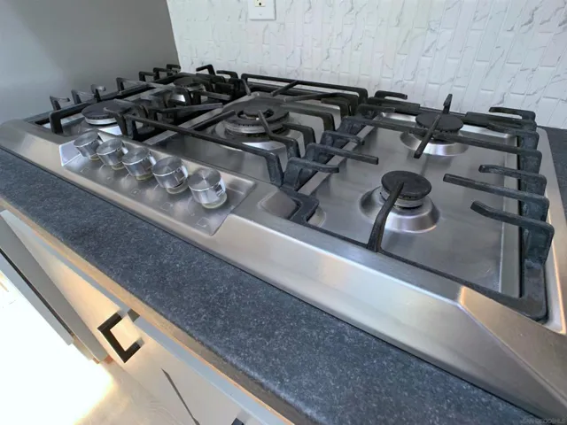 Gas cooktop.