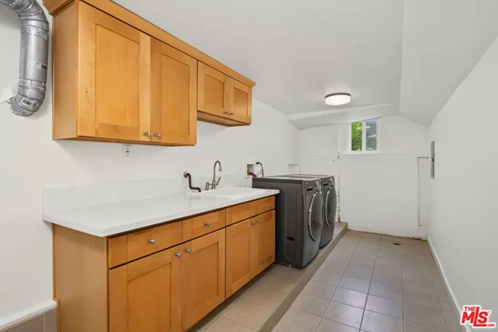 175 Barlock Avenue, Los Angeles, California 90049