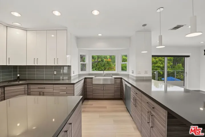 175 Barlock Avenue, Los Angeles, California 90049
