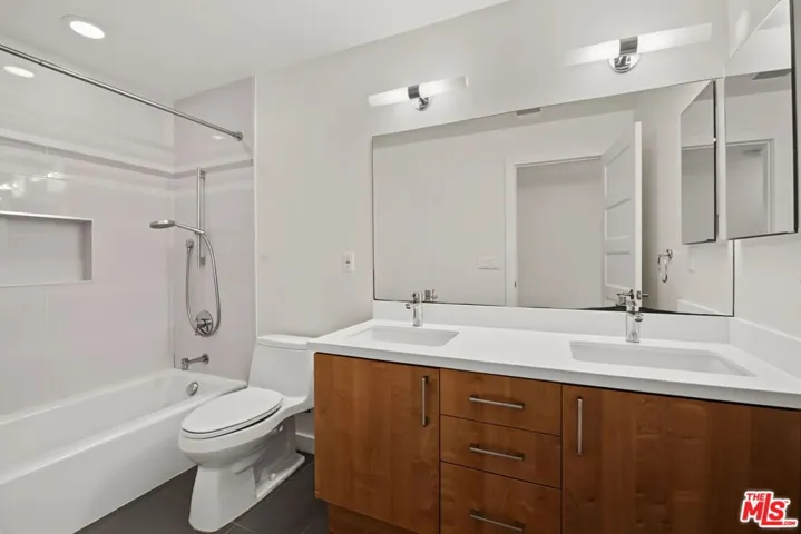 175 Barlock Avenue, Los Angeles, California 90049
