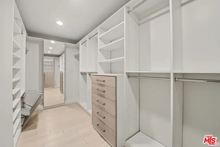 175 Barlock Avenue, Los Angeles, California 90049