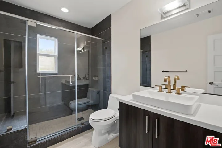 175 Barlock Avenue, Los Angeles, California 90049