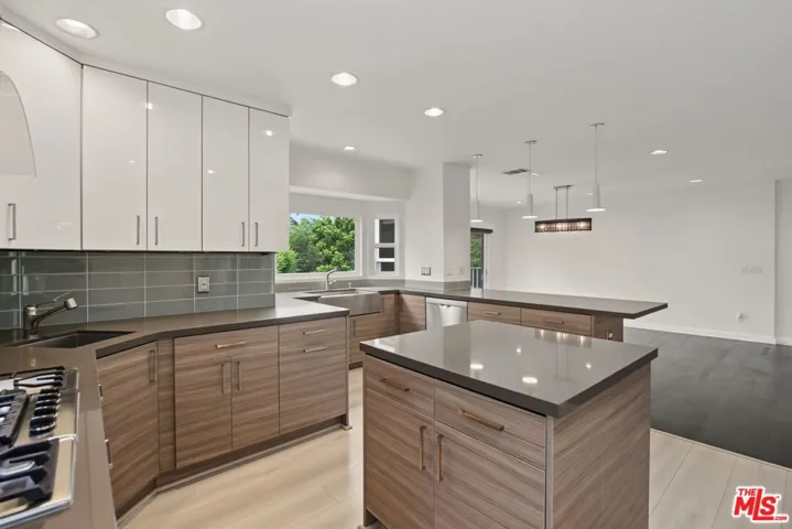 175 Barlock Avenue, Los Angeles, California 90049