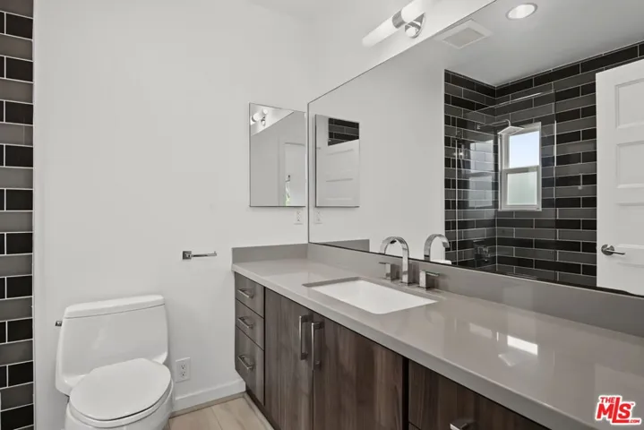 175 Barlock Avenue, Los Angeles, California 90049