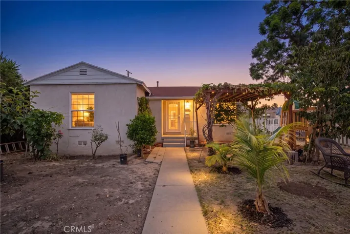 2011 N Grape, Compton, California 90222