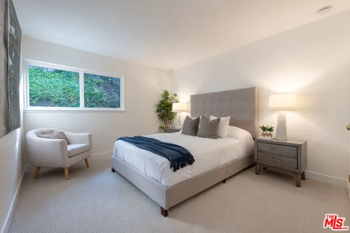 17158 Clemons Drive, Encino, California 91436