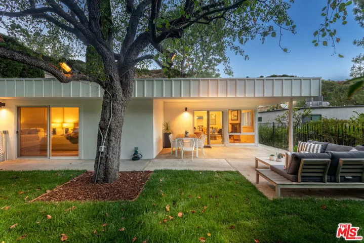 17158 Clemons Drive, Encino, California 91436