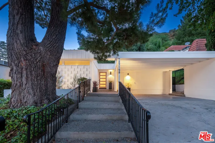 17158 Clemons Drive, Encino, California 91436