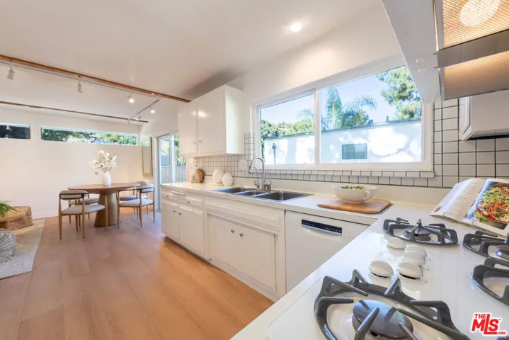 17158 Clemons Drive, Encino, California 91436
