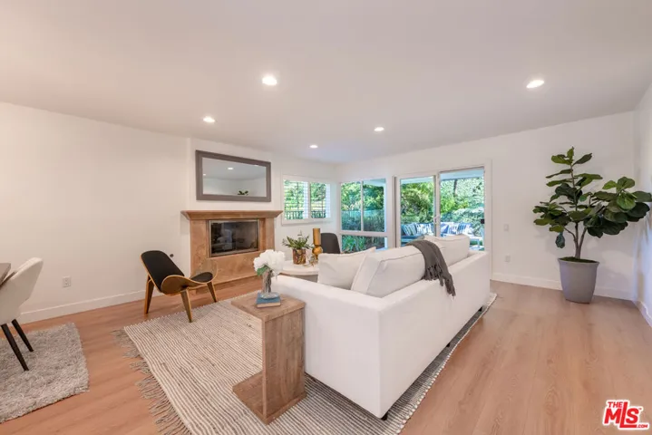 17158 Clemons Drive, Encino, California 91436