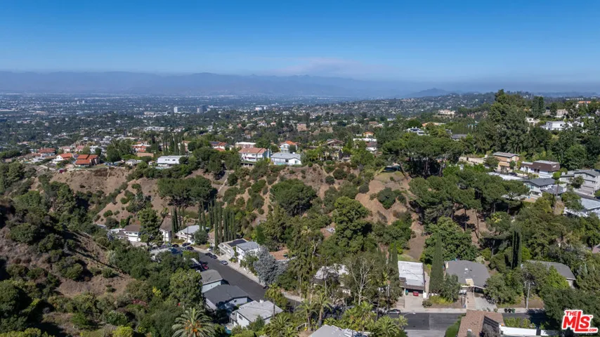 17158 Clemons Drive, Encino, California 91436
