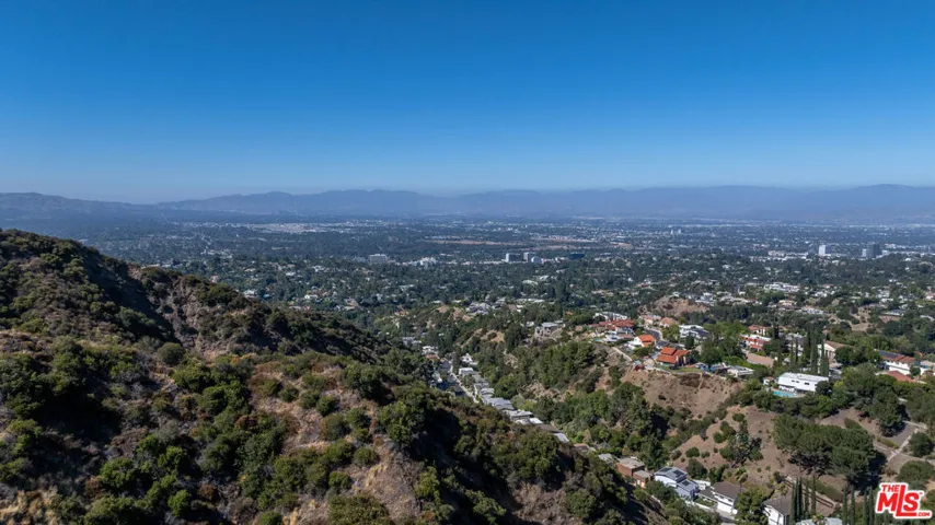 17158 Clemons Drive, Encino, California 91436