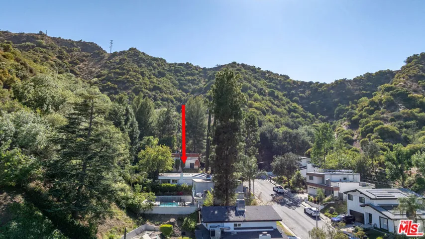 17158 Clemons Drive, Encino, California 91436