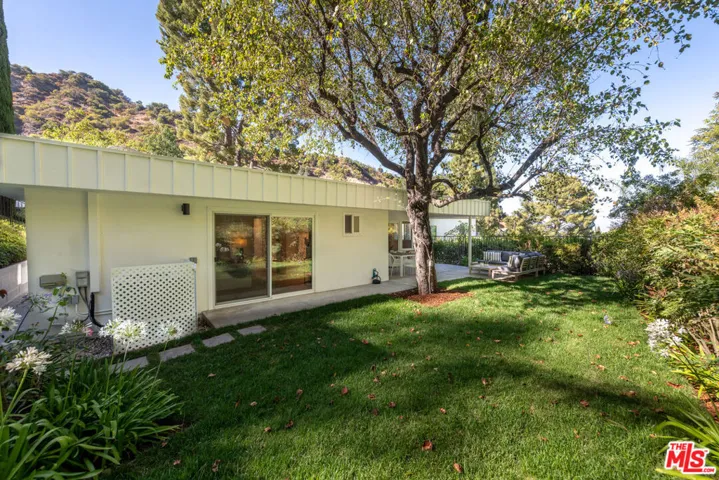 17158 Clemons Drive, Encino, California 91436