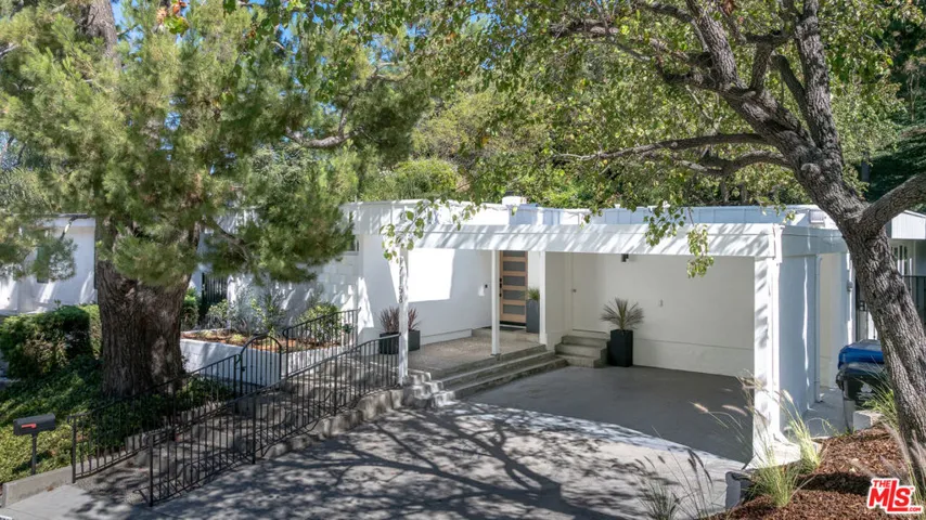 17158 Clemons Drive, Encino, California 91436