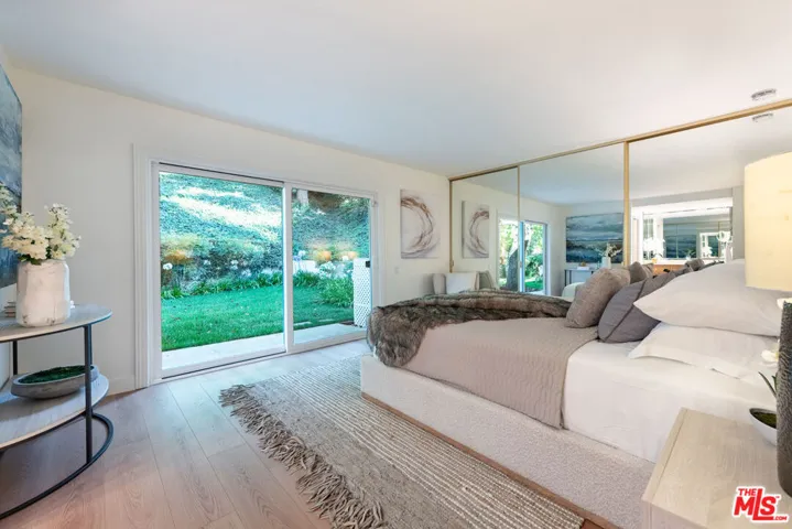 17158 Clemons Drive, Encino, California 91436