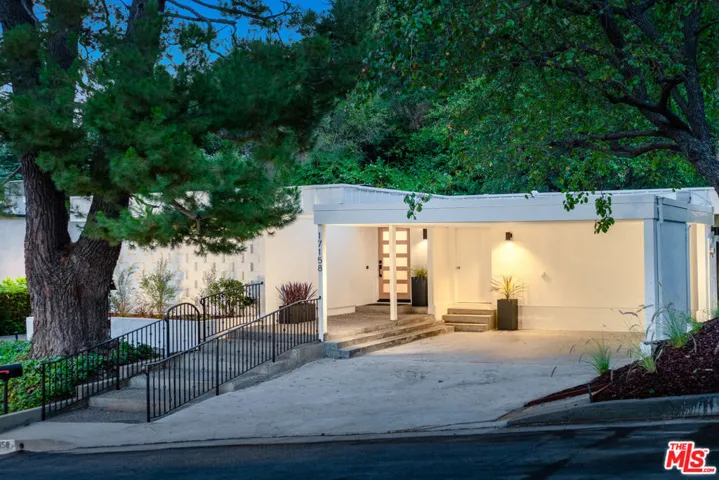 17158 Clemons Drive, Encino, California 91436