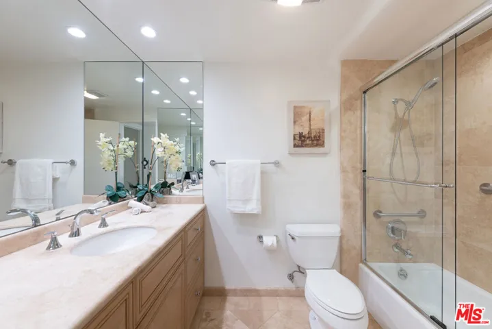 17158 Clemons Drive, Encino, California 91436