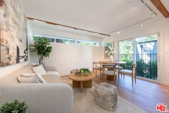 17158 Clemons Drive, Encino, California 91436