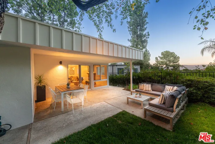 17158 Clemons Drive, Encino, California 91436