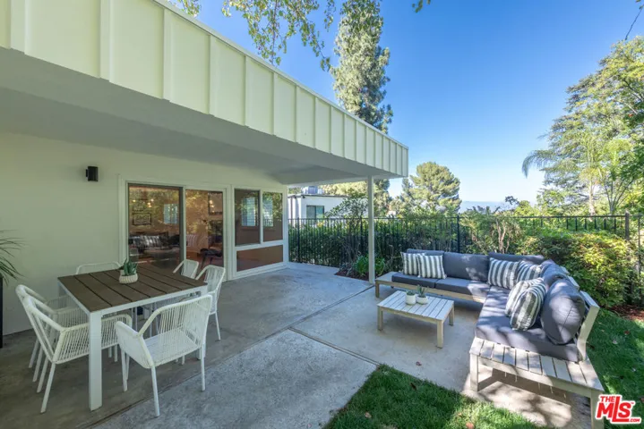 17158 Clemons Drive, Encino, California 91436