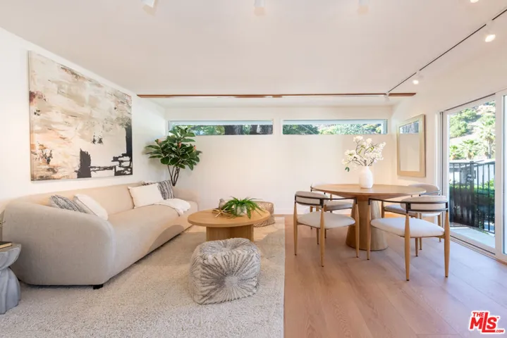 17158 Clemons Drive, Encino, California 91436