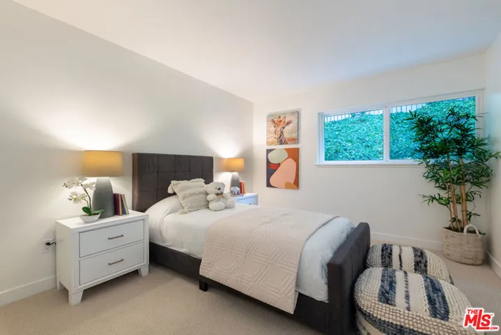 17158 Clemons Drive, Encino, California 91436