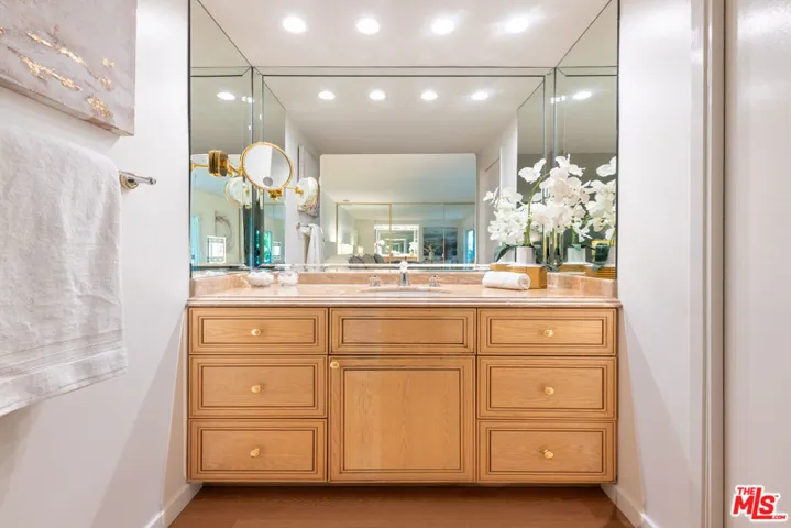17158 Clemons Drive, Encino, California 91436