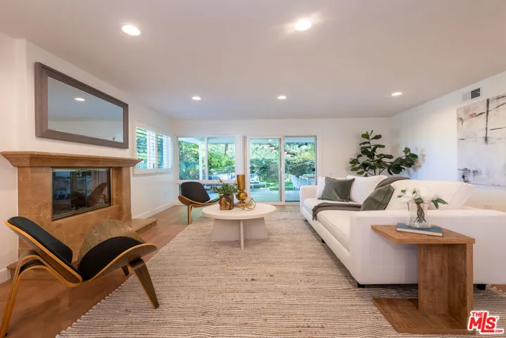 17158 Clemons Drive, Encino, California 91436