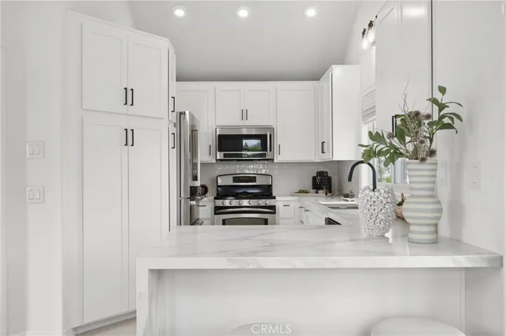 423 Poppy, Corona Del Mar, California 92625