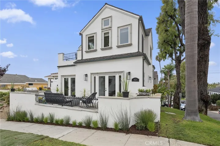 423 Poppy, Corona Del Mar, California 92625