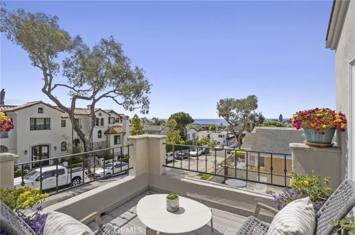 423 Poppy, Corona Del Mar, California 92625