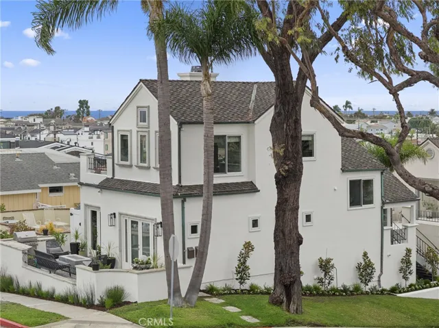 423 Poppy, Corona Del Mar, California 92625