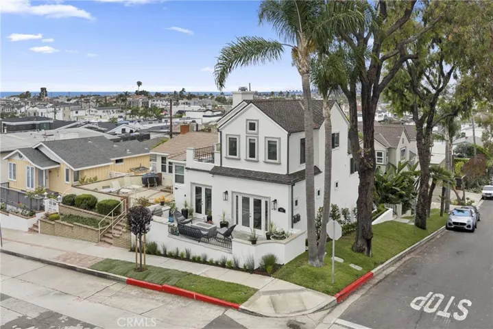 423 Poppy, Corona Del Mar, California 92625