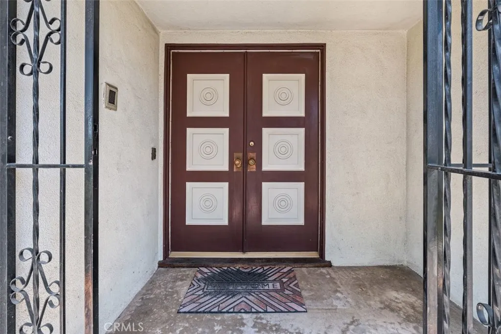 Front Porch/ Entry