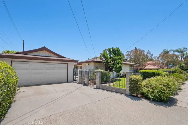 Detached Garage