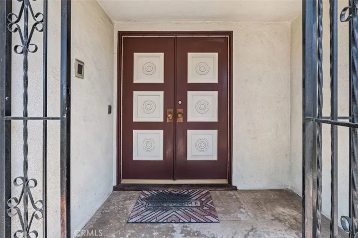 Front Porch/ Entry