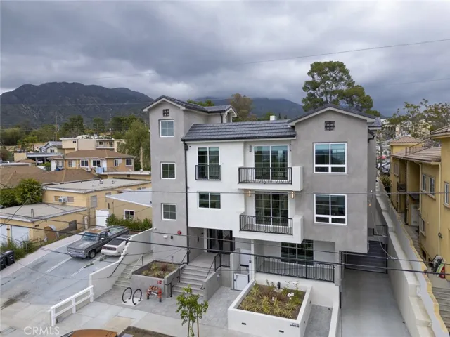 10218 Fernglen 101, Tujunga, California 91042