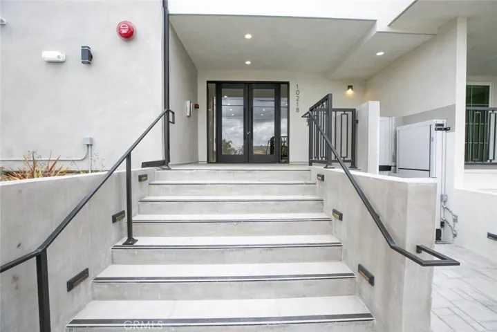 10218 Fernglen 101, Tujunga, California 91042