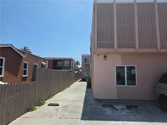 2672 S Redondo, Los Angeles, California 90016
