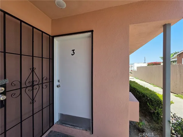 2672 S Redondo, Los Angeles, California 90016