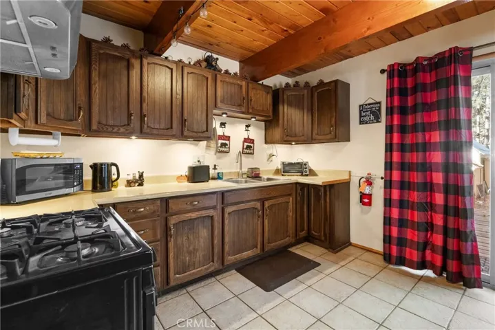 42674 Cedar, Big Bear Lake, California 92315
