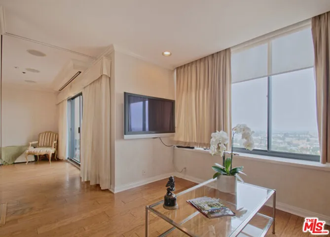 10724 Wilshire Boulevard 1001, Los Angeles, California 90024